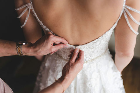 photo détail robe marié France broderie dentelle dos 