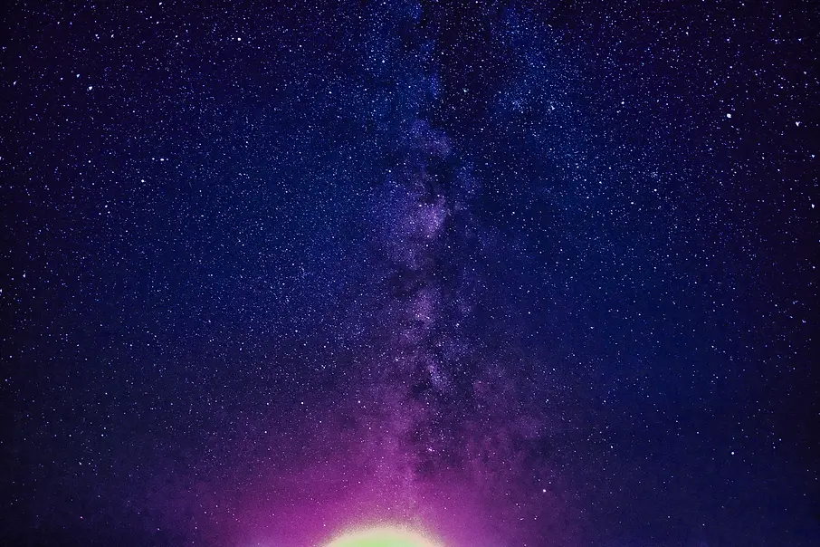 multicolored-star-view-at-night (correção de cores).webp