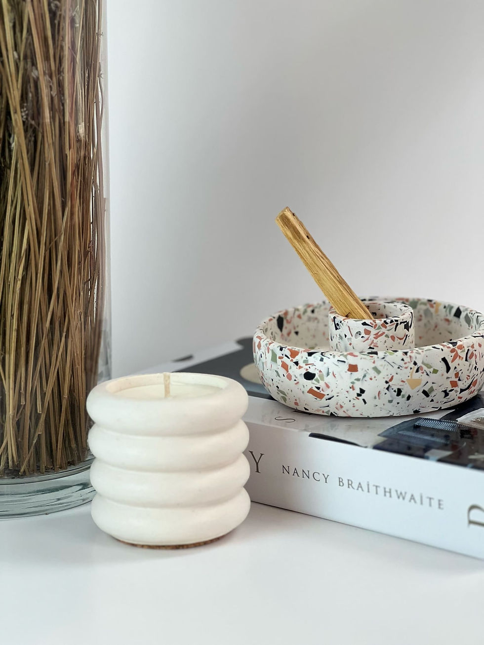 Solilu | Aromaterapik Kokulu Soya Mumu | Kalıcı Oda Kokusu | En İyi Tütsü ve Tütsülükler | Katkısız ve Doğal Sabun Çeşitleri | Lavantalı Ürünler | Banyo Aksesuarları | Dekoratif Objeler | solilu.com