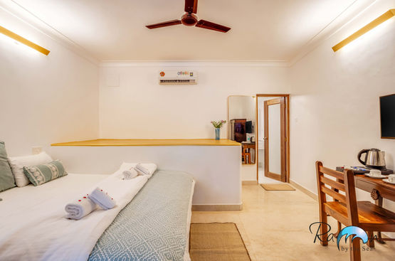 Elegant pool corner room 