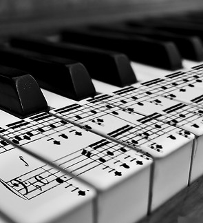 Piano_Keyboard_Close_Up_Black_and_White_Photography_Desktop_Wallpaper-HidefWall.Blogspot.C