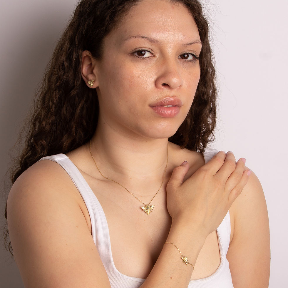 Thumbnail: 9ct Gold Bee Necklace