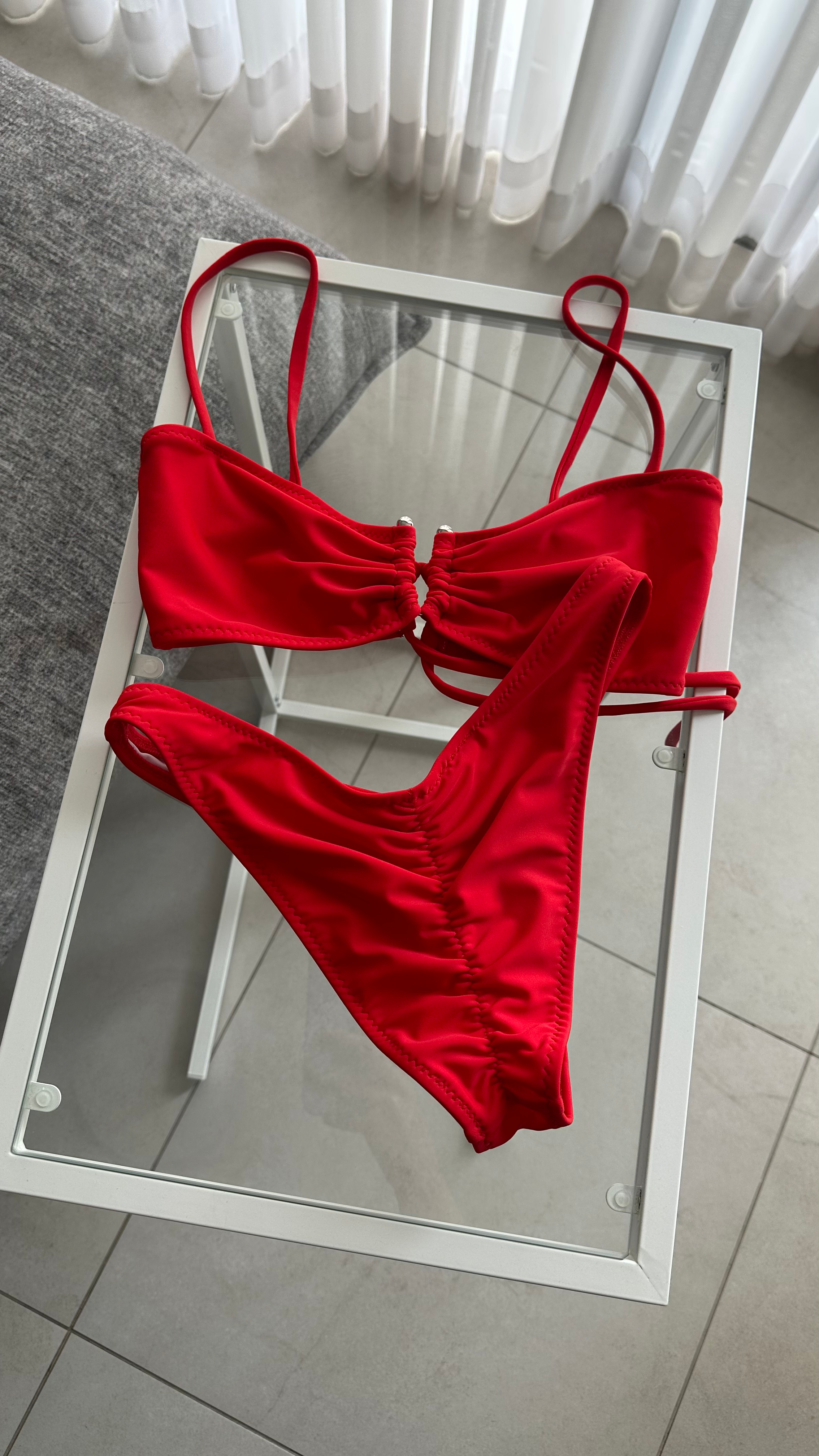 בגד ים אדום 