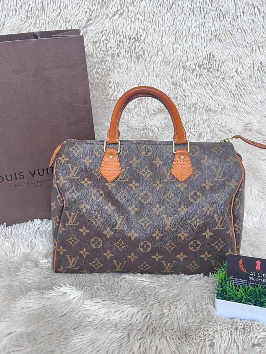 Authentic LOUIS VUITTON Speedy 30 in Monogram canvas