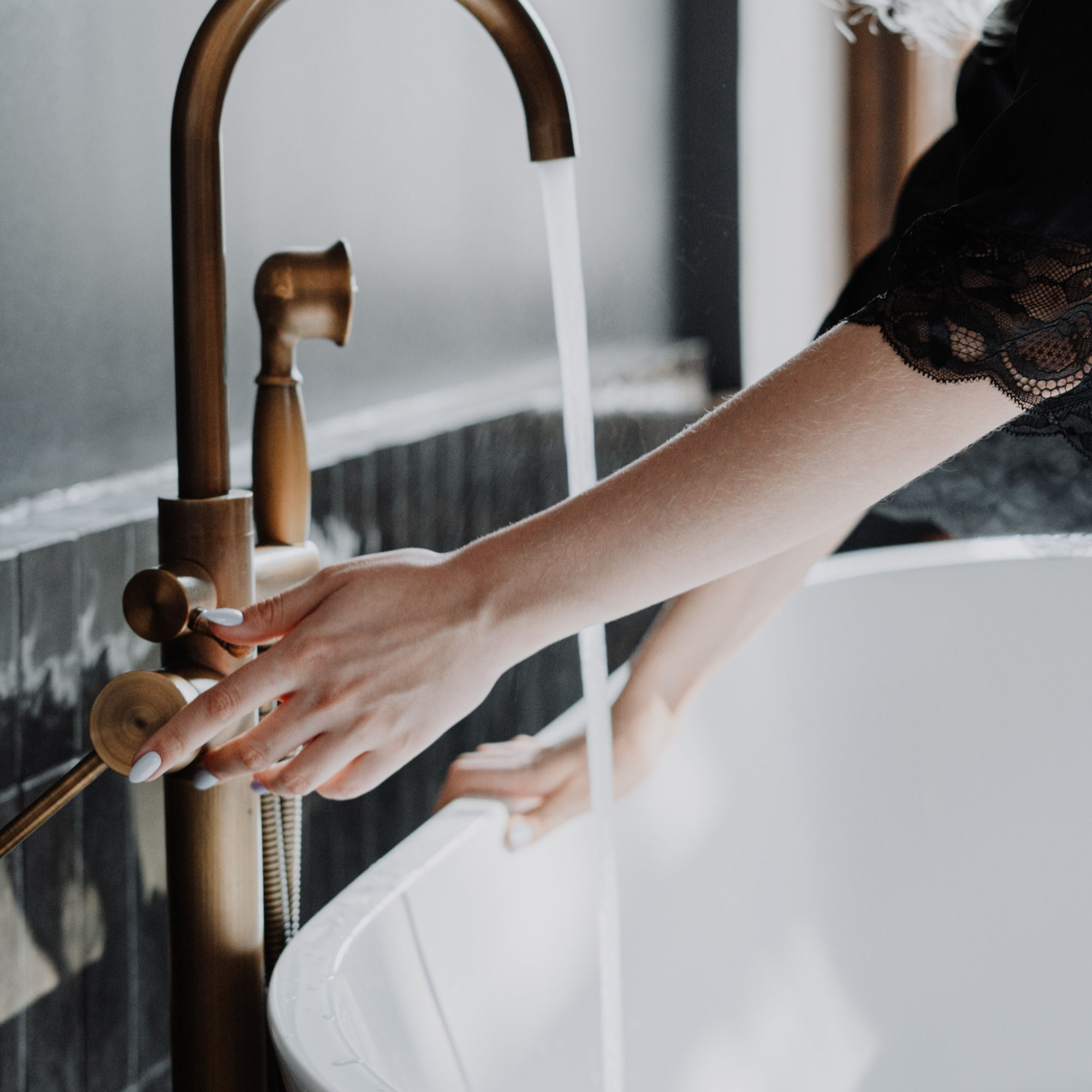 Hand Zone + Ionic Detox Foot Bath