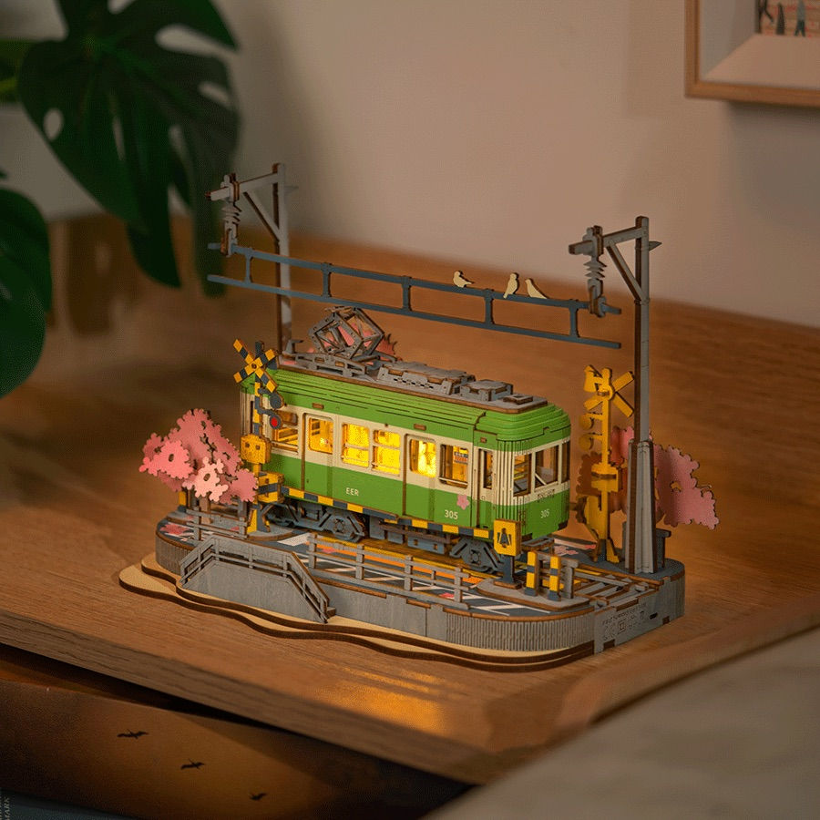 โมเดล รถไฟ ตัวต่อไม้ Rolife ของเล่น DIY 3D ของแต่งบ้าน มีไฟ ประกอบเอง