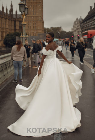 Dos robe de mariée traine satin et laçage dos bustier