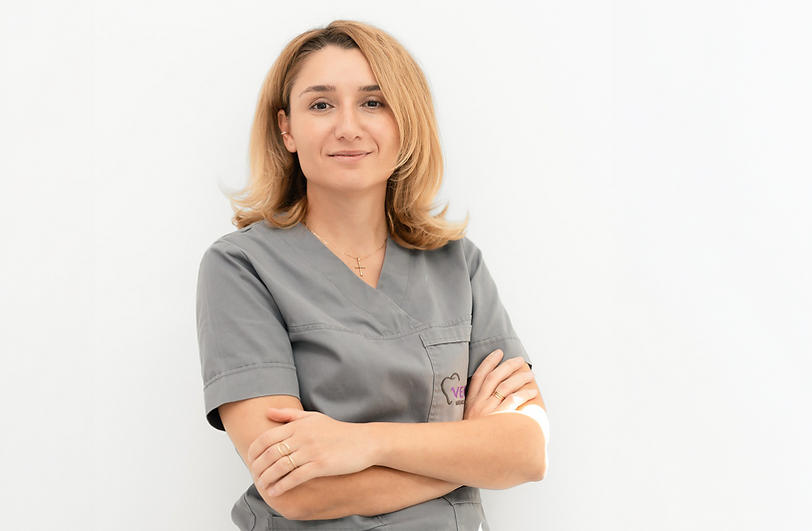 Dr. Păun Elena Nicoleta no background