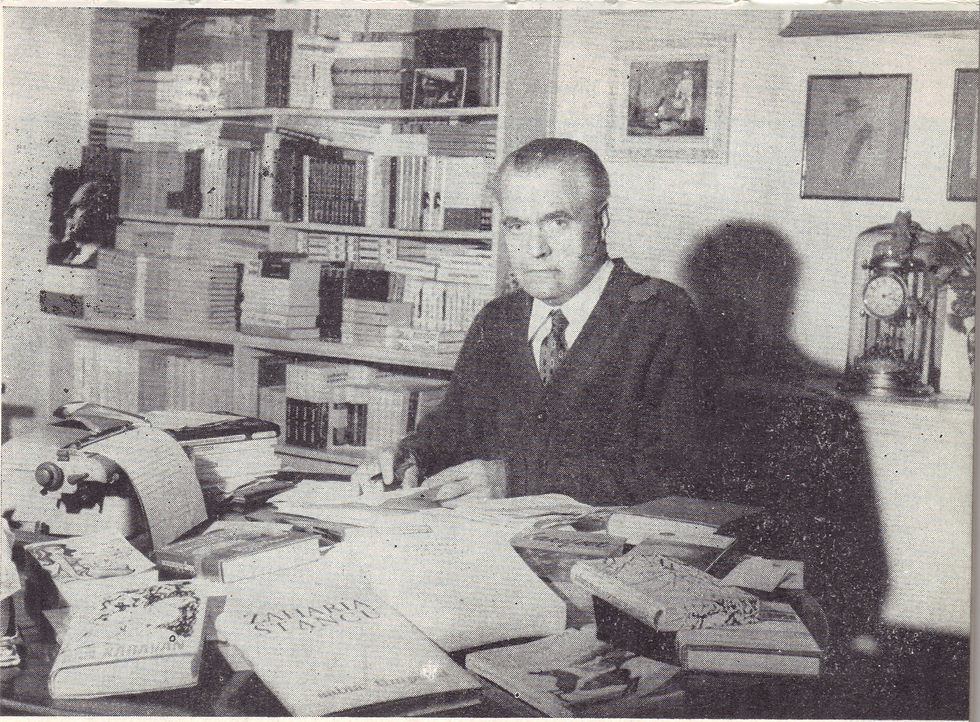 Zaharia Stancu la birou inconjurat de documente
