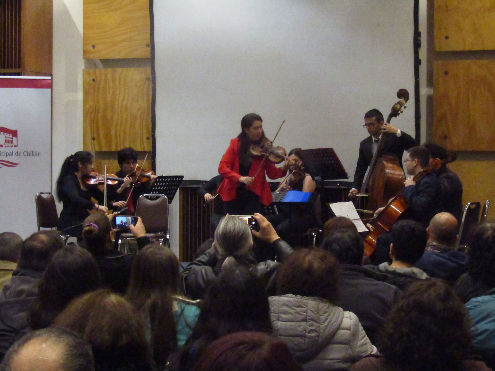 4 Cgmella toca con Orquesta 2019 