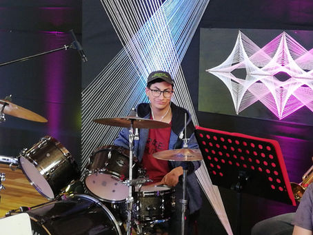 ORQUESTA DE TRAIGUEN SE LUCE EN LICENCIATURA LICEO LUCILA GODOY ALCAYAGA