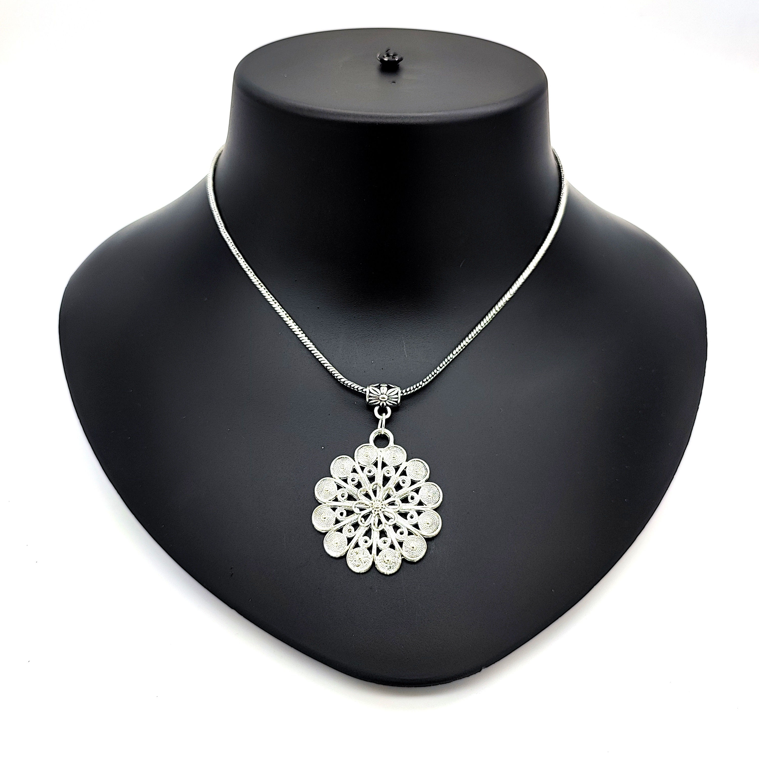 Oxidized Flower Chain Pendent Necklace