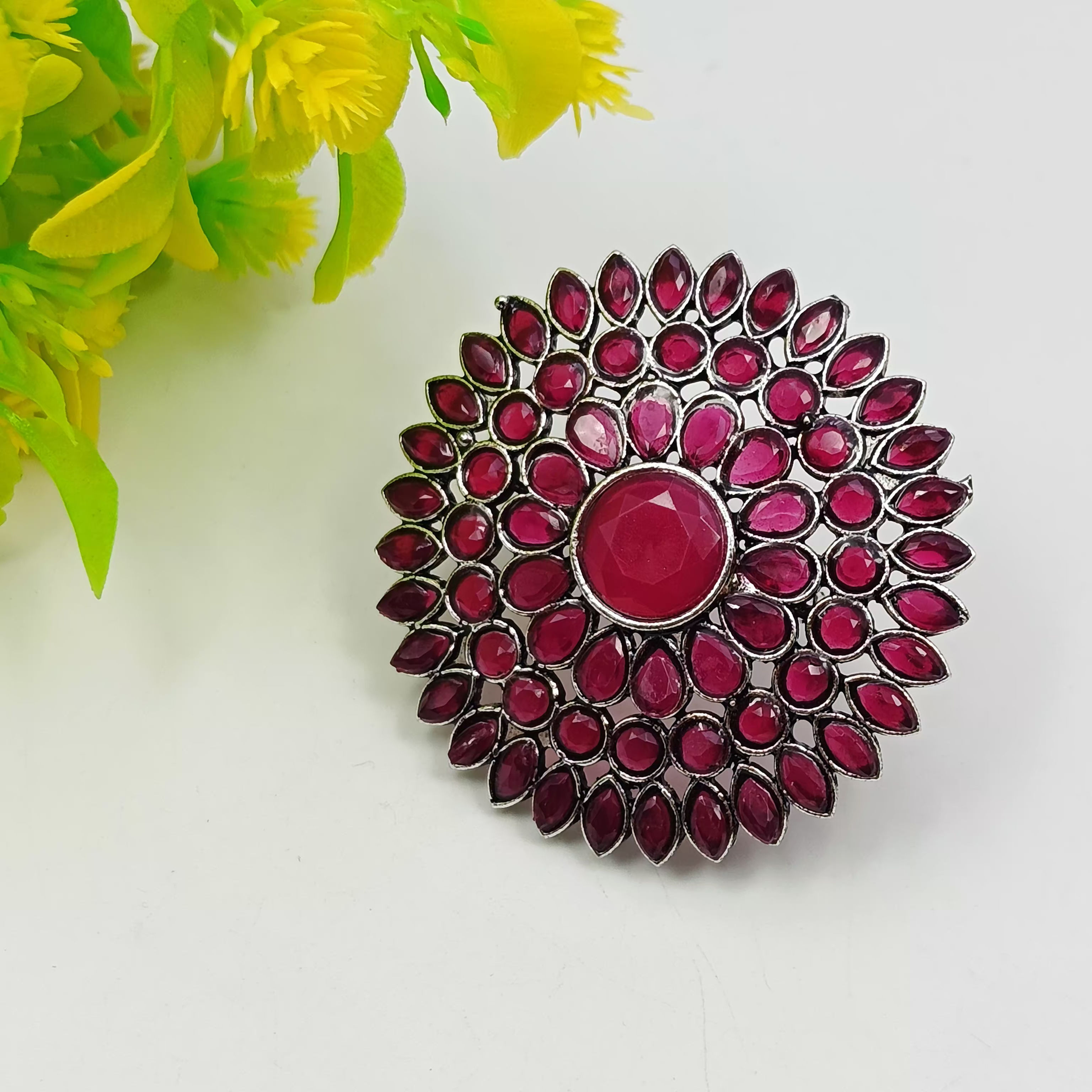 YJE Flower Cocktail stone Ring