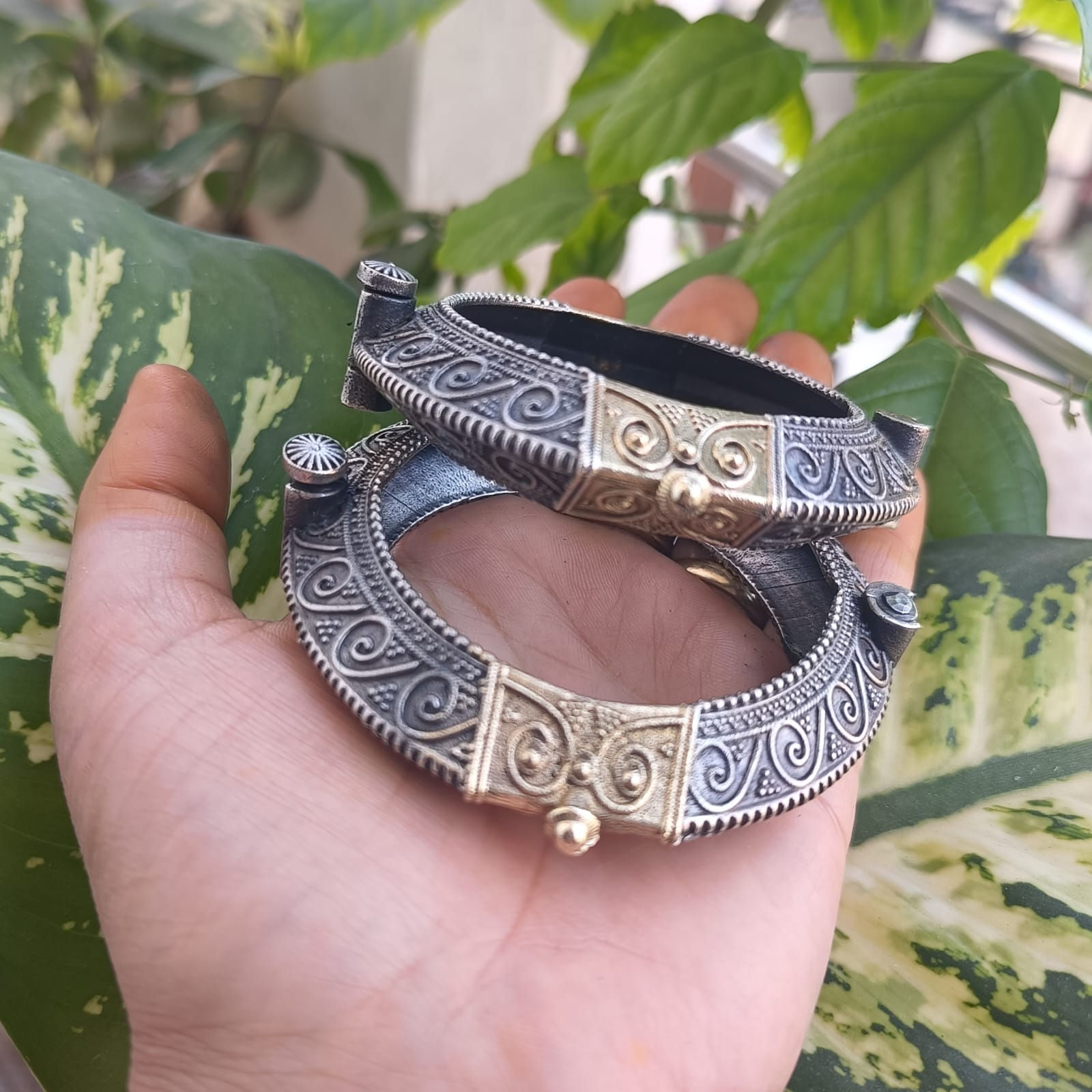 Oxidised Silver Lookalike Two-Tone Spiral Engraved Kada Bangles
