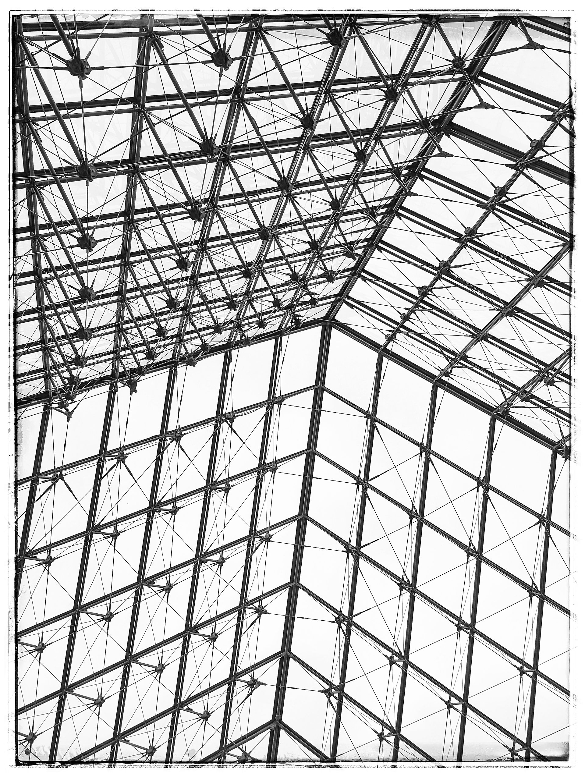 Louvre Minimalist