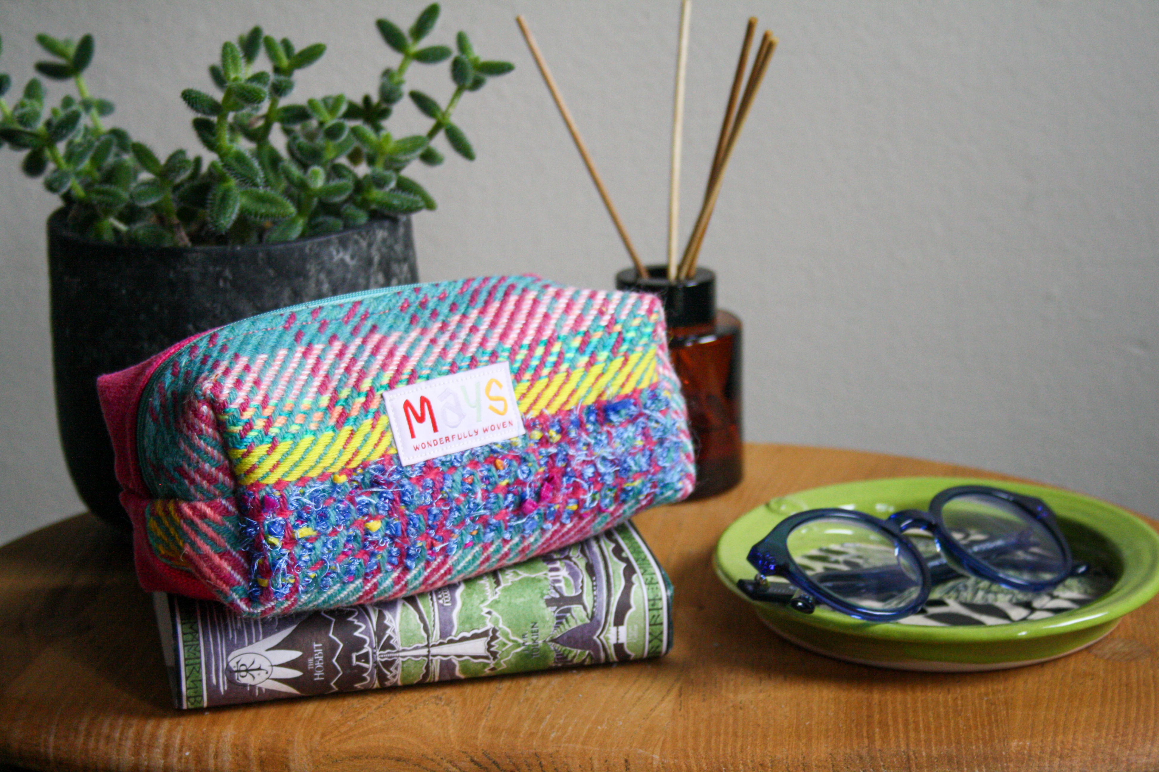 Hand-woven Joyful Twill Box Pouch