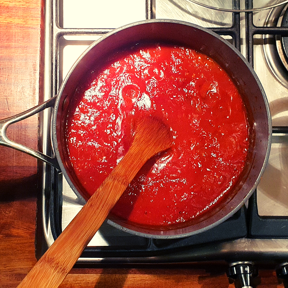 Ta Daa! A gorgeous rich tomato sauce!