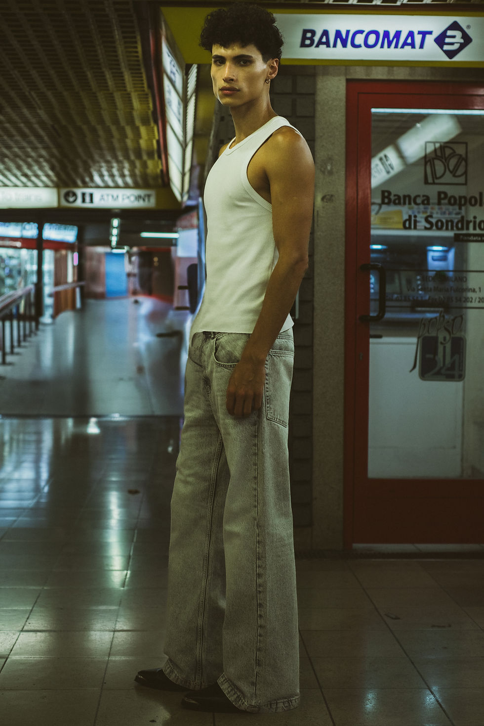 Alejo standing in front of Milan’s Duomo, fitted white T-shirt and jeans, captured in a timeless black and white portrait