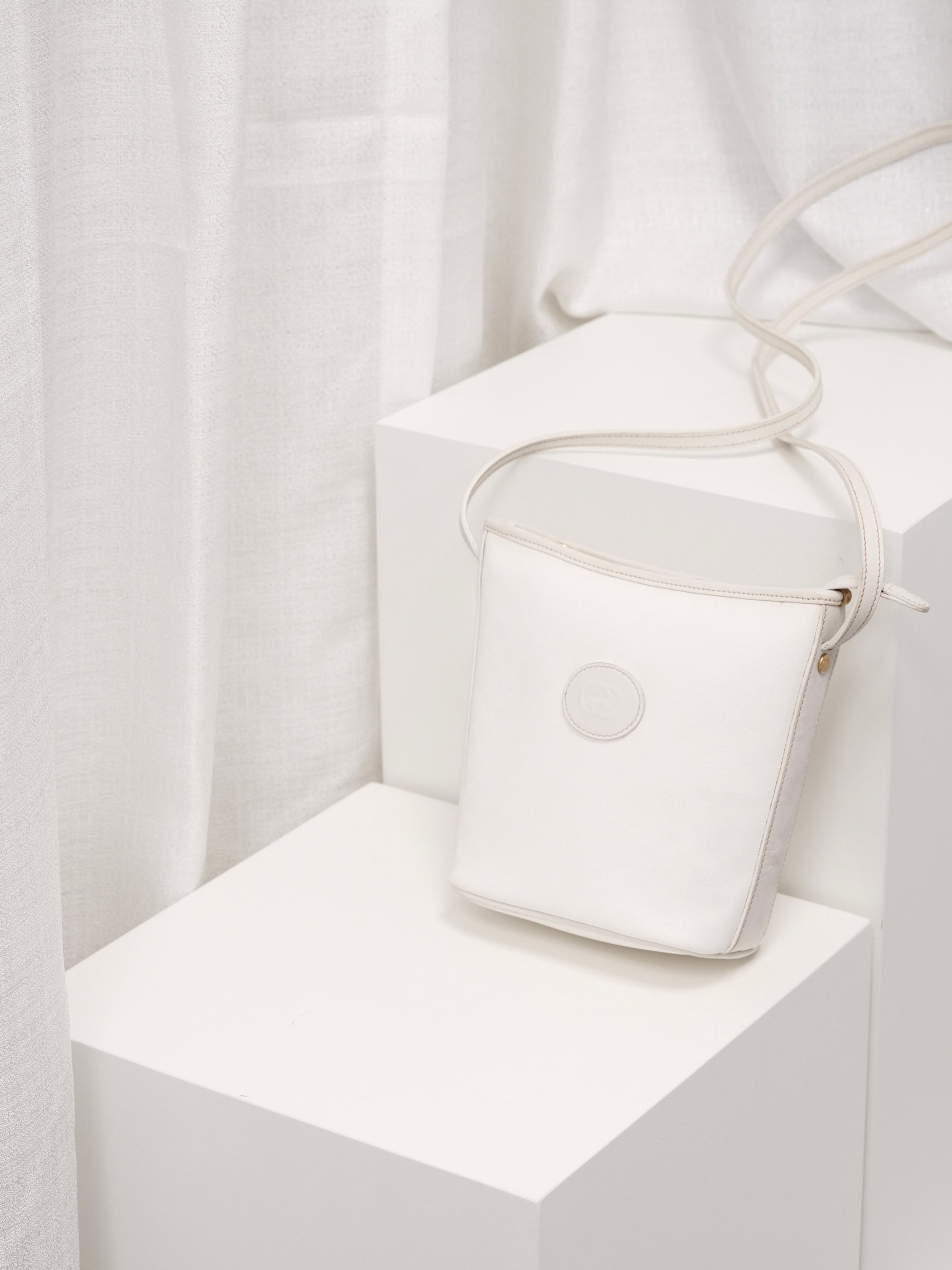 Gucci - White Monogram Small Bucket Crossbodybag (Vintage from 1980s)