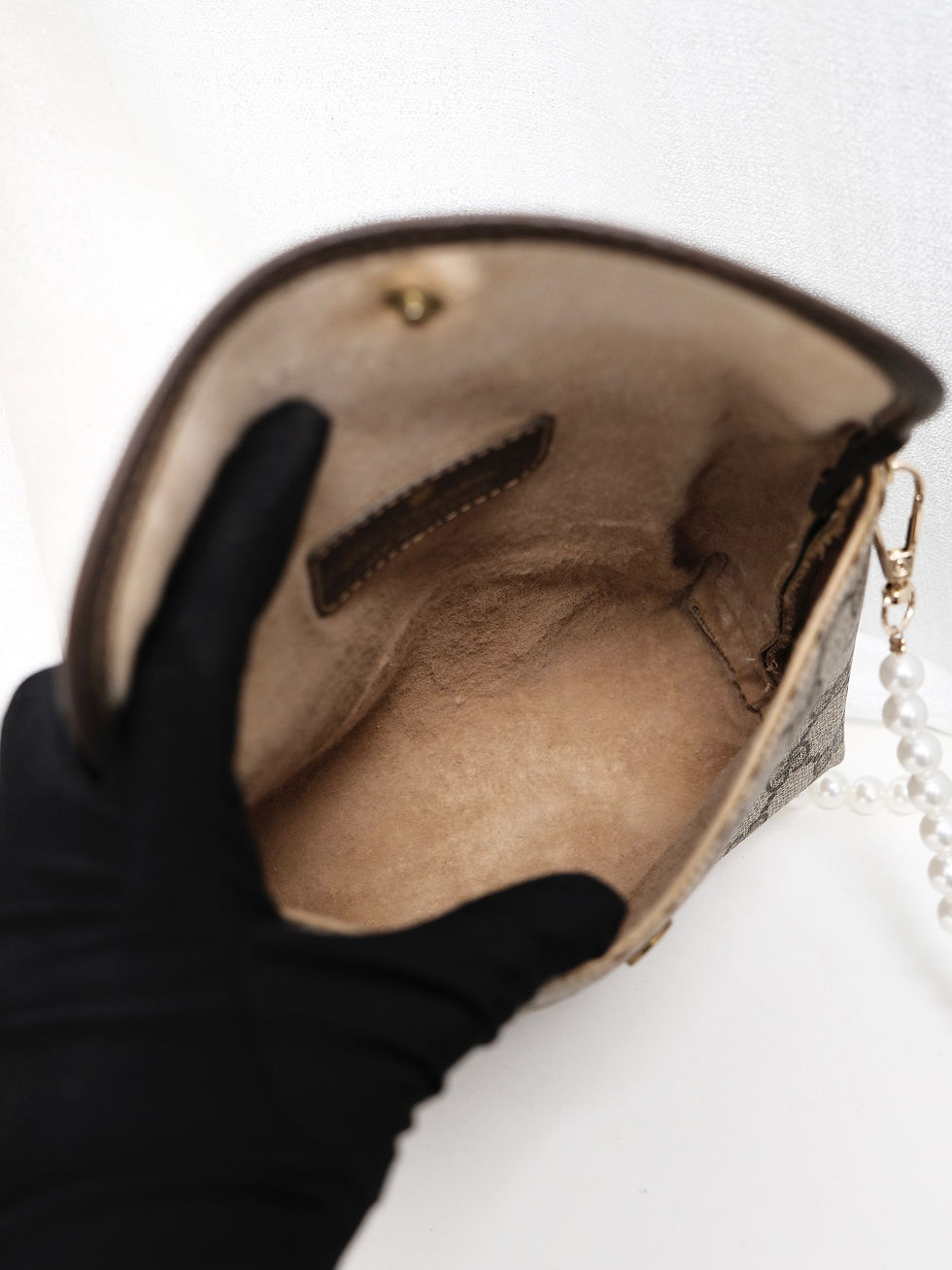 縮圖：Gucci - Brown Monogram Pouch with Pearl Strap (Vintage from 1970s)