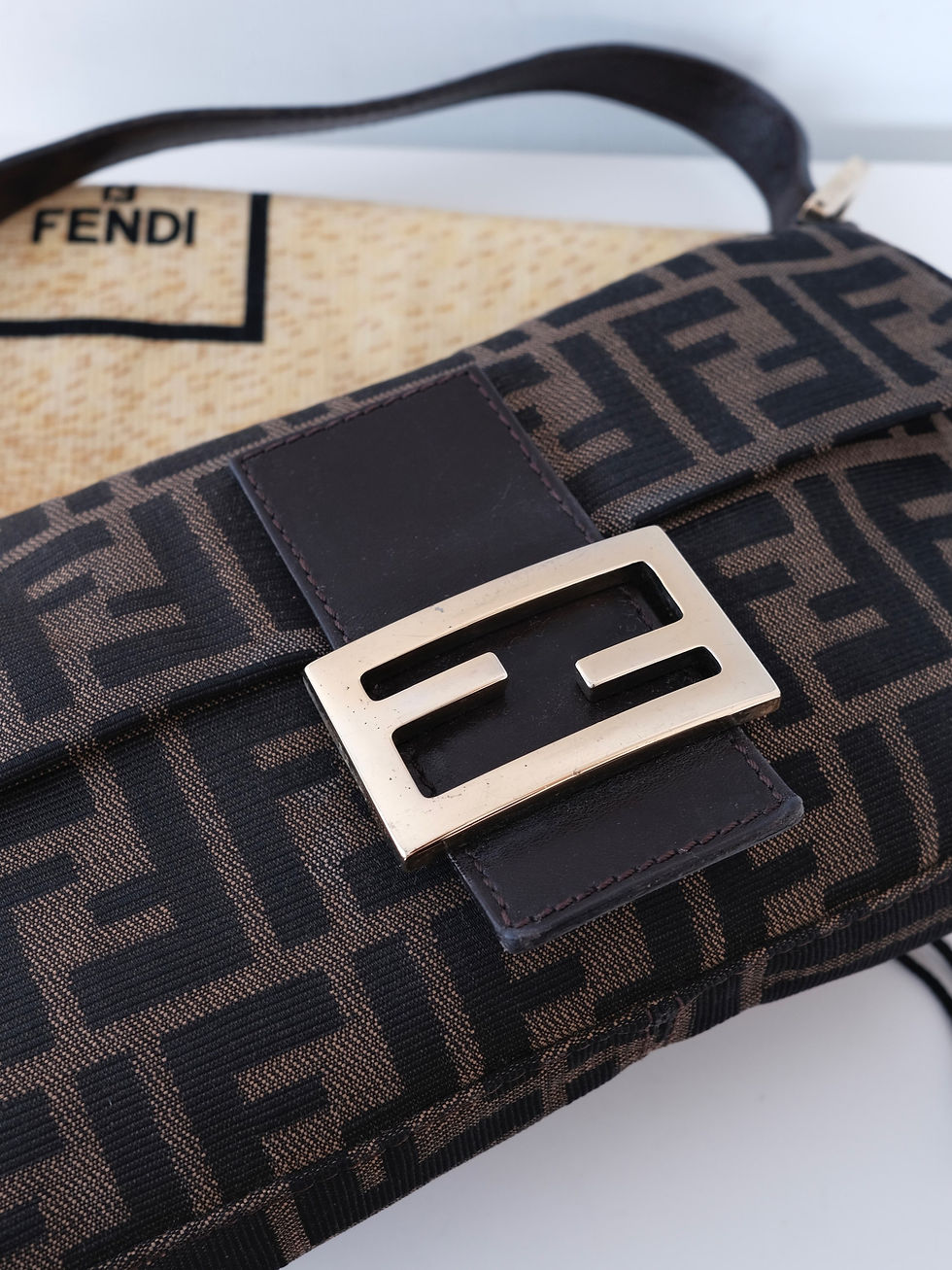 縮圖：Fendi - Brown and Gold Zucca Baguette Shoulderbag with Dust Bag (Vintage)