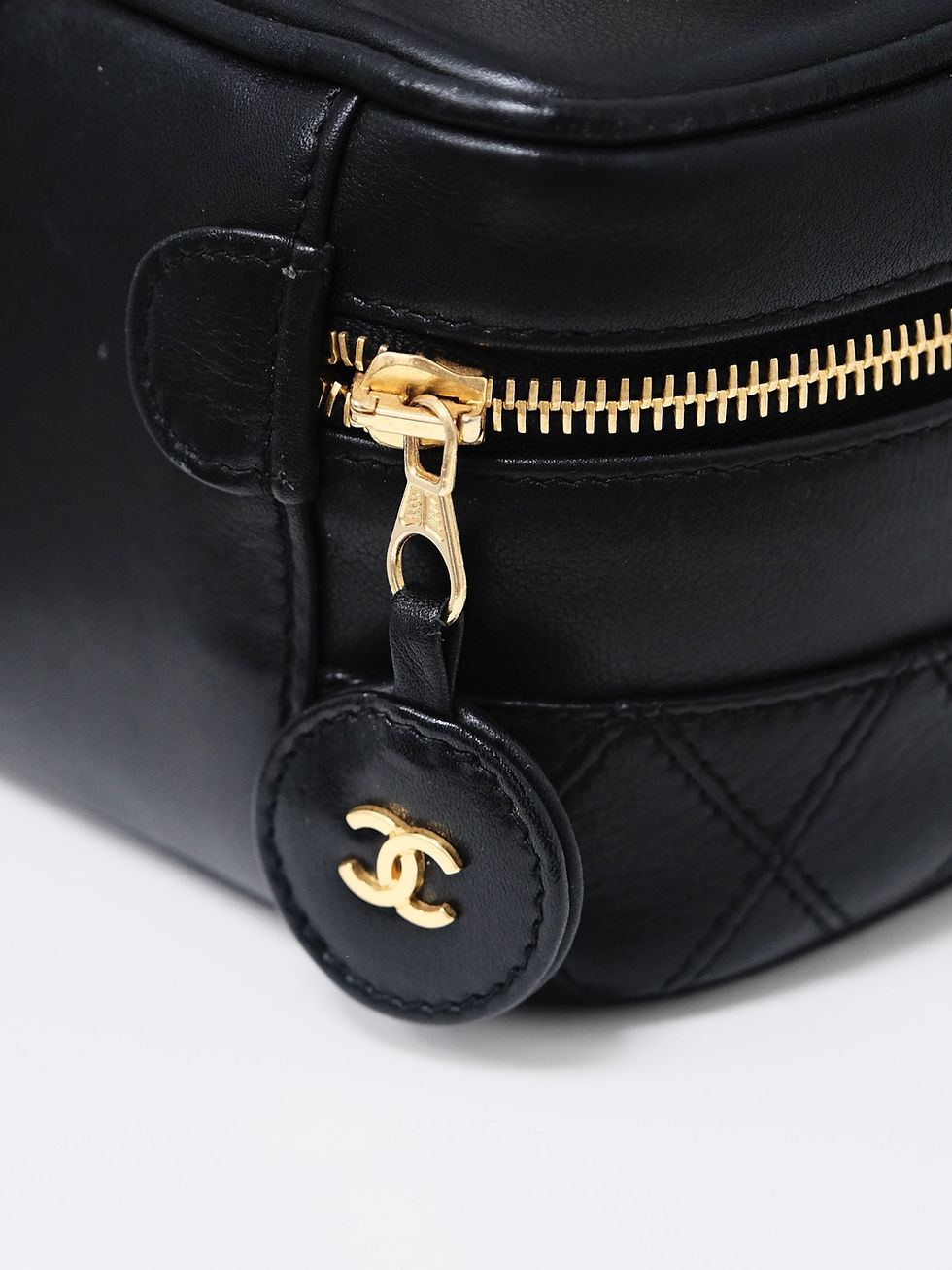 縮圖：Chanel - Black Leather Vanity Bag with Card (Vintage from 1996-1997)