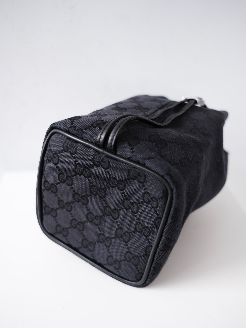 縮圖：Gucci - Black Monogram Canvas Bucket with Inner Bag and Chain (Vintage)
