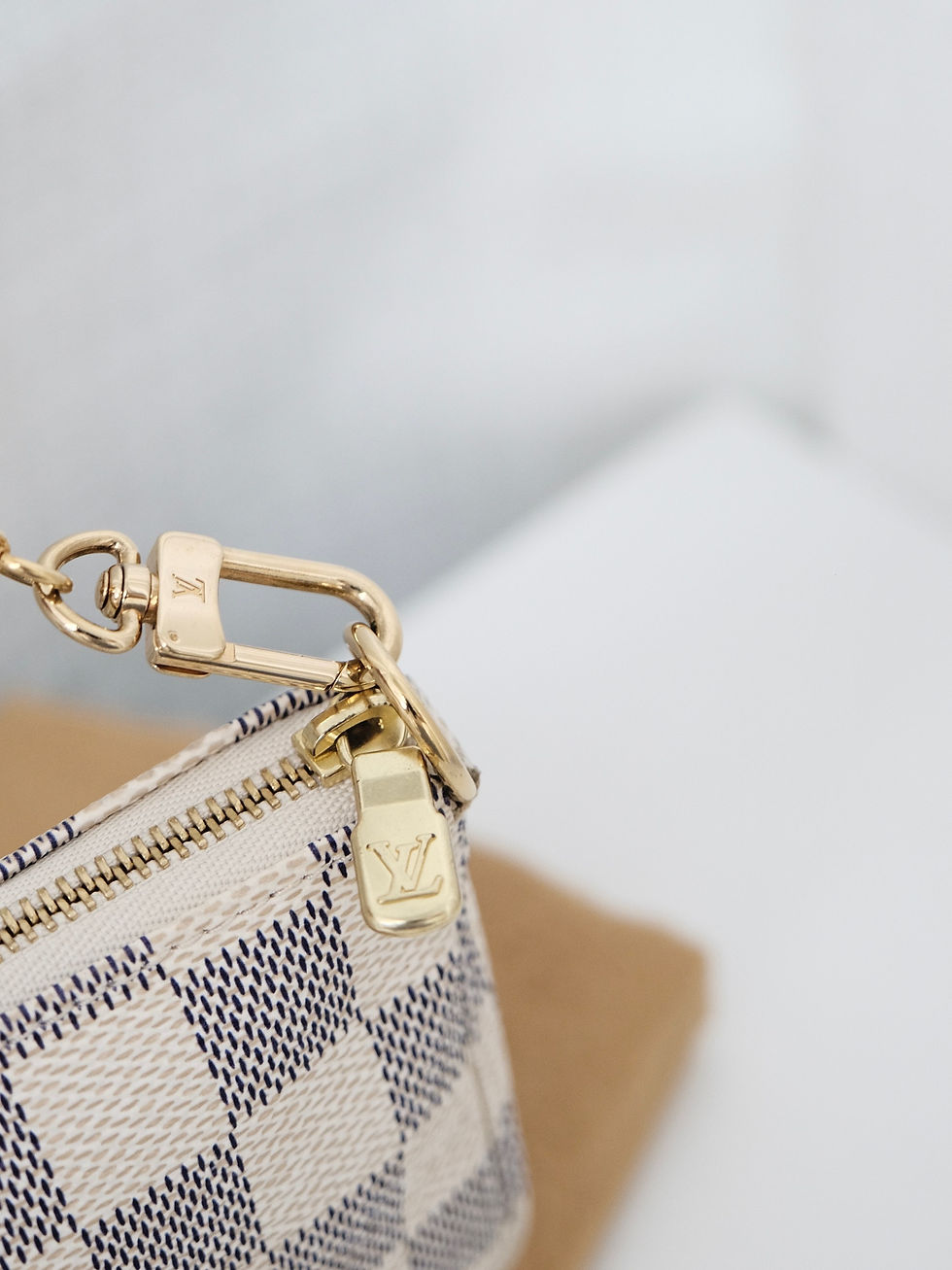 縮圖：Louis Vuitton - Damier Azur Mini Pochette with Dust Bag (Vintage from 2007)
