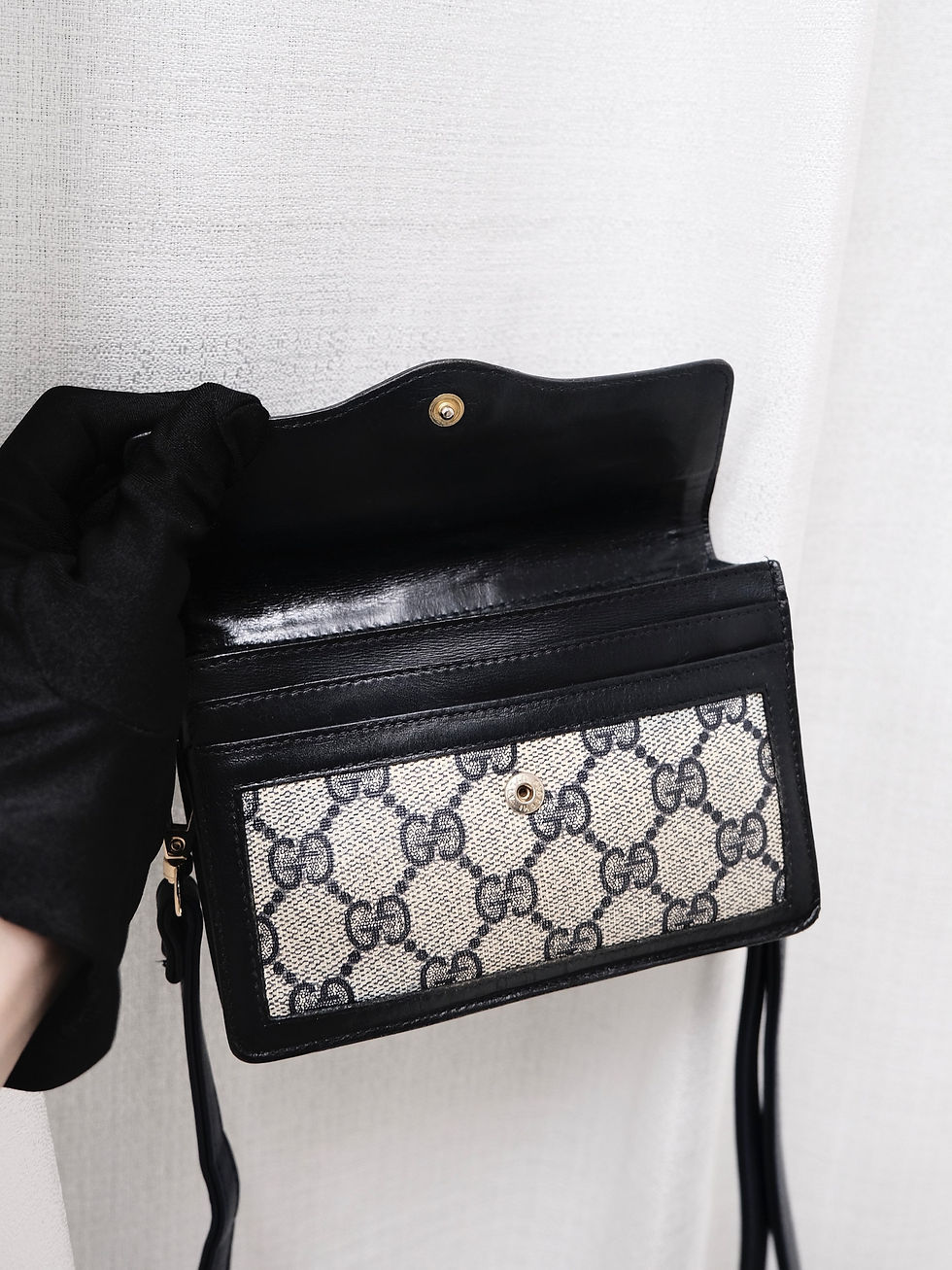 縮圖：Gucci - Navy Monogram Micro Pouch with Strap (Vintage)