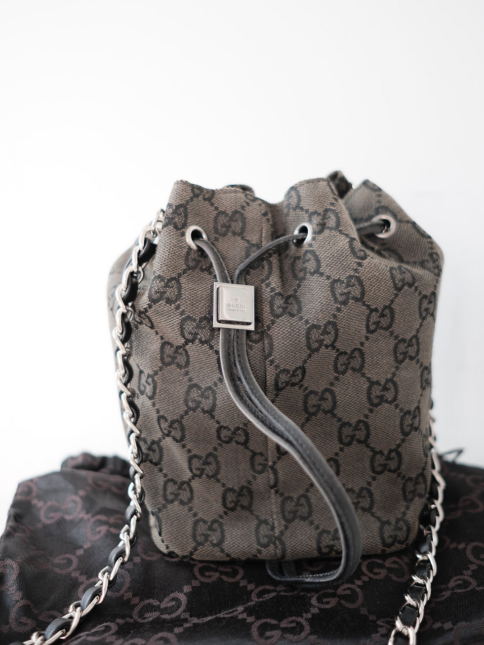 縮圖：Gucci - Black GG Monogram Bucket with Strap (Vintage from 1990s)