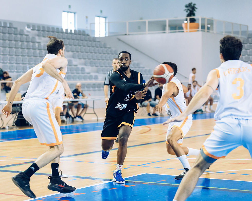 Assist of Samuel Stirgus durint HoopTicket Elite Exposure Camp in Spain in a game versus a Spanish Team