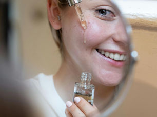 Hialuronsav és a krio arcroller: a tökéletes páros a hidratált, feszes bőrért