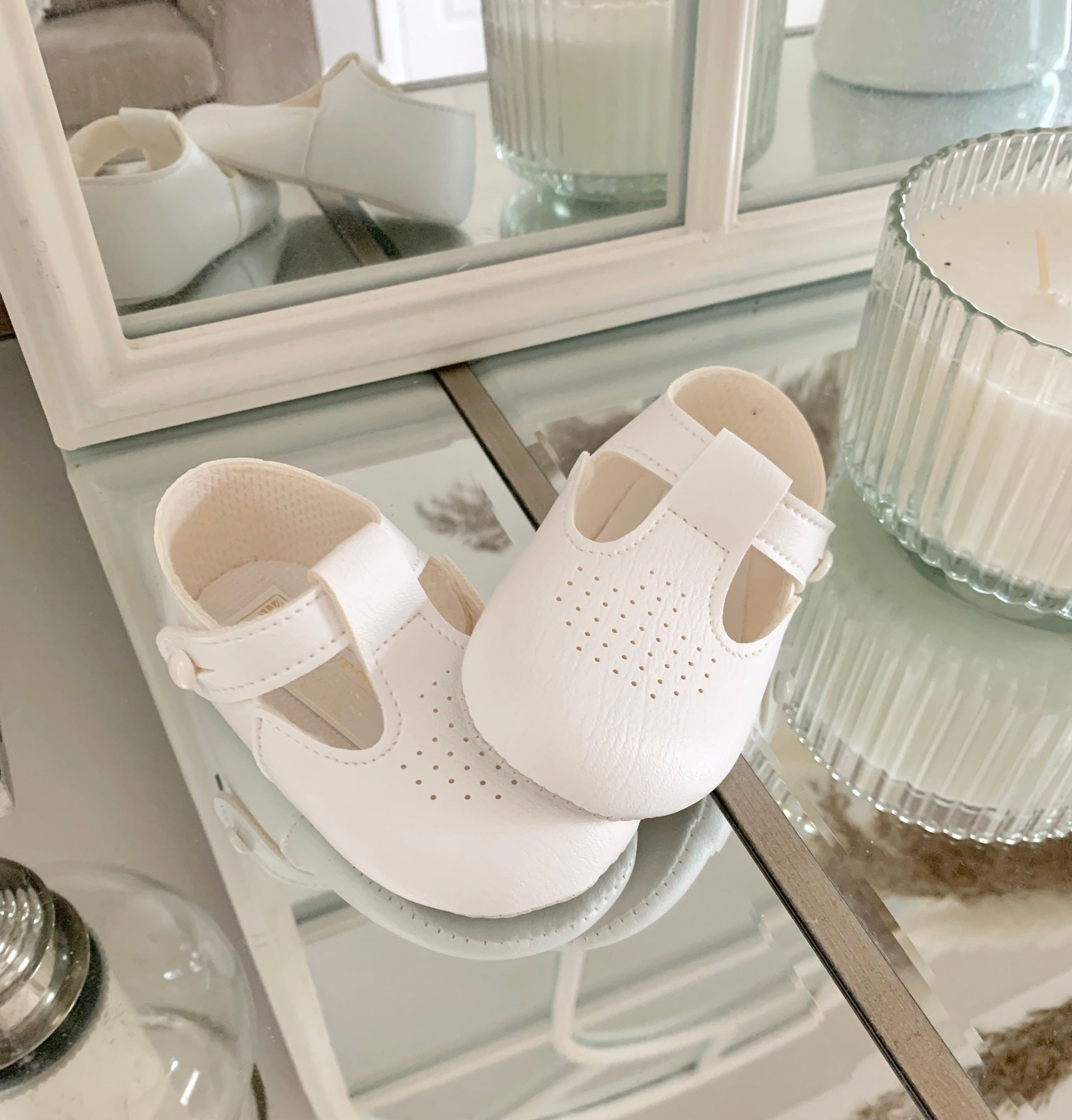 Soft sole white shoes