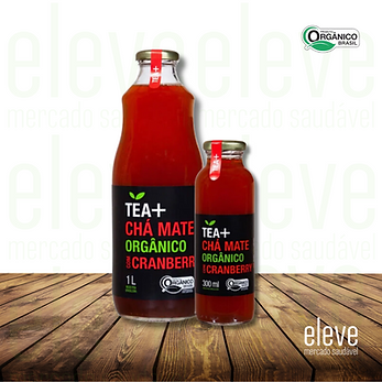 Produtos de mercearia em uma gôndula, leites, óleo de cocô entre outros.