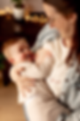 maman et bébé se marrent debout.png