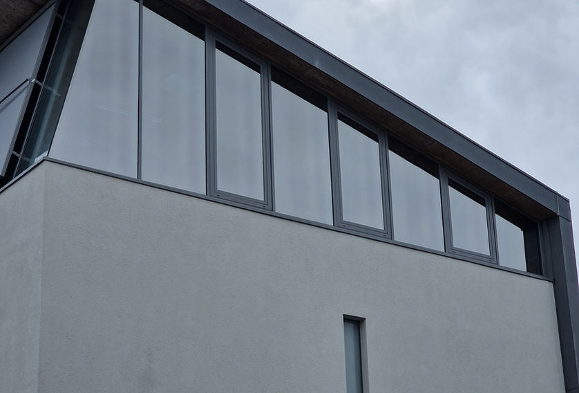 Film solaire sur devanture de bureaux