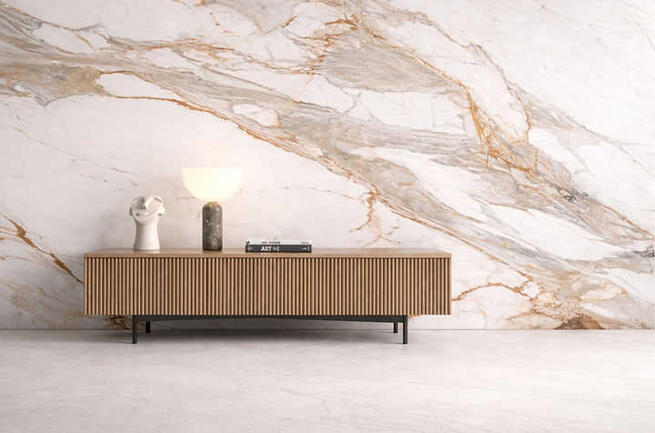 Élégance minimaliste avec marbre et bois