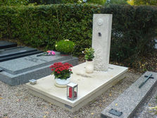 Pierre tombale, monument funéraire