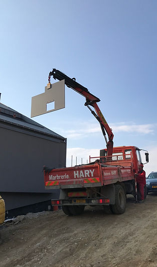 Livraison d'un plan de travail d'une cuisine découpé sur mesure