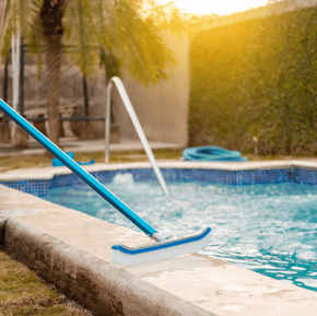 Dicas e acessórios essenciais para a manutenção perfeita da piscina.