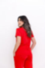 Miniatura: Mulher vestida com Scrub de malha vermelho