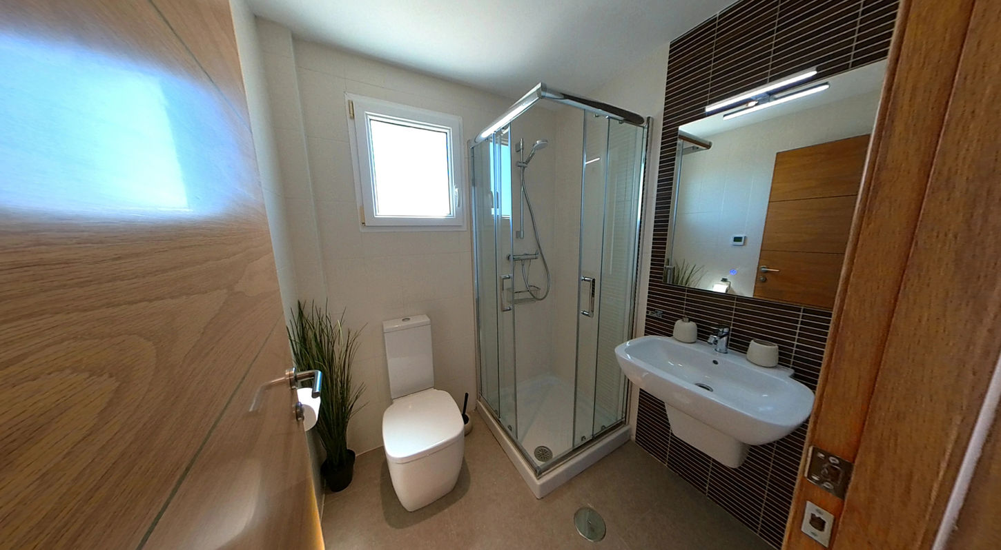 Ensuite Bathroom.jpg