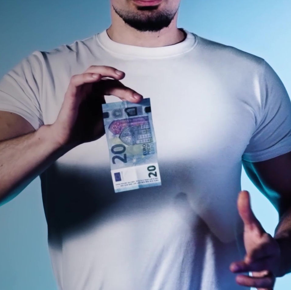 Florian Sainvet performing Keygen Euro with a euro banknote