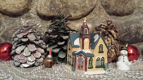 Christmas decoration on fireplace mantel