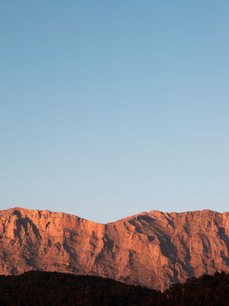 Globetrotter Chronicles: Captivating Stories from Around the World