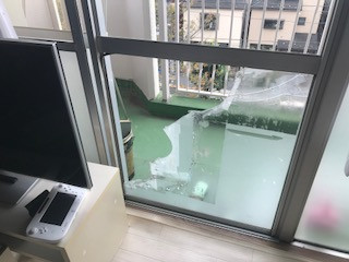 足立区 花畑 ガラス修理前