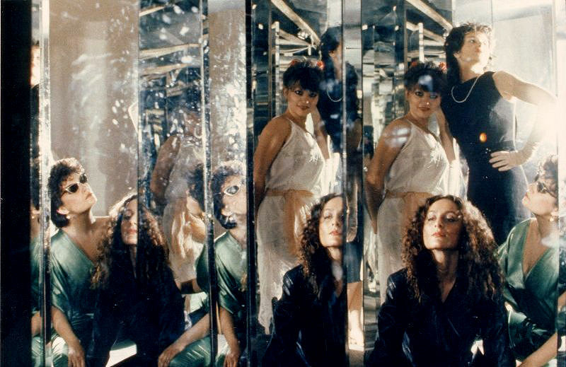 Specchi e riflessioni, performance