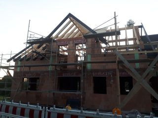 Satteldach mit Gaube der Zimmerei Maschauer