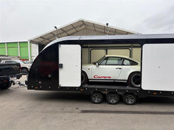 Transport eines Sportwagens durch Katter's Tow&Haul