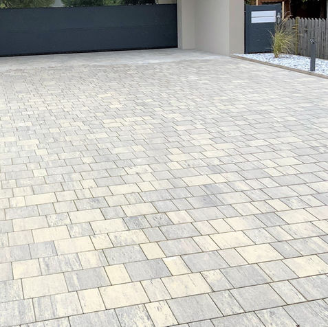 Steinfliesen in Außenbereich
